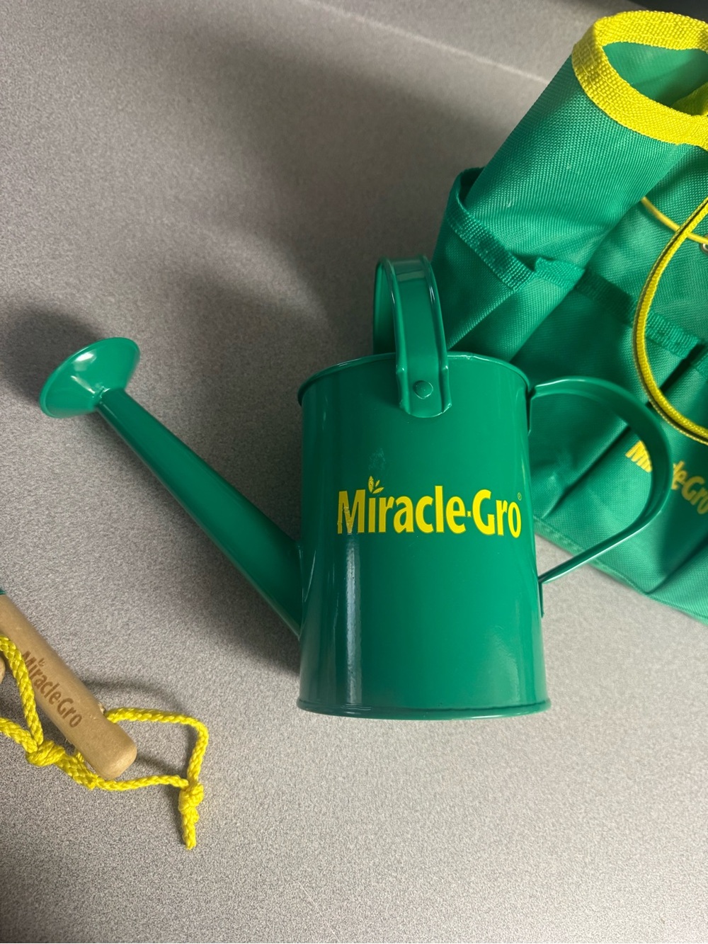 Miracle-Gro Green & Yellow Garden 5 piece Tool Set - Picture 3 of 6